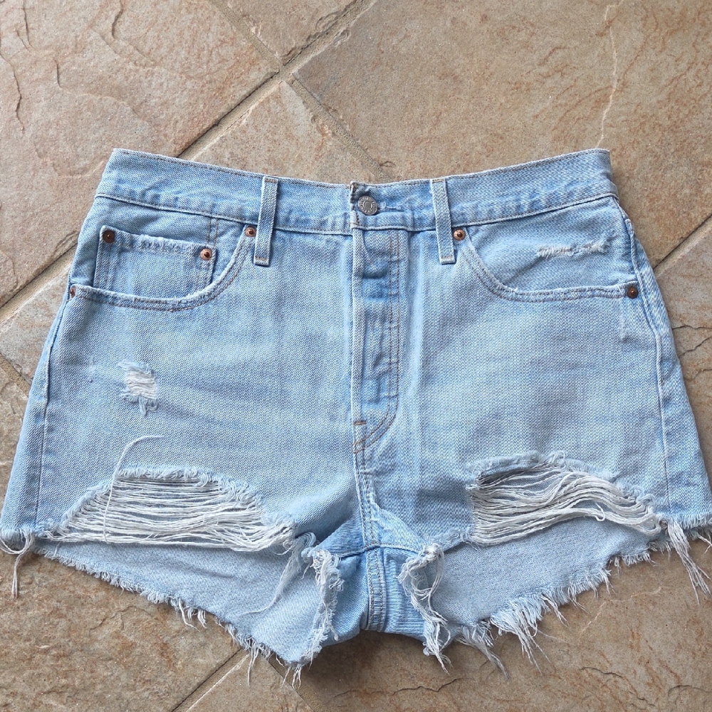 Levi's 501 Light Wash Distressed Denim Shorts W31